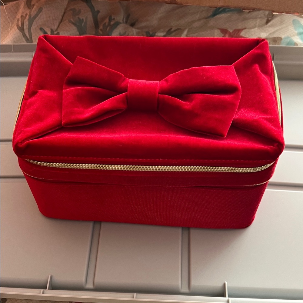 Estee Lauder Red Velvet Makeup Organizer